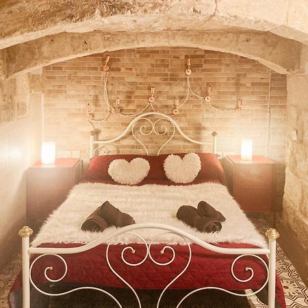 Malta'S Naughtiest Cabaret Apartment Il-Furjana Ngoại thất bức ảnh