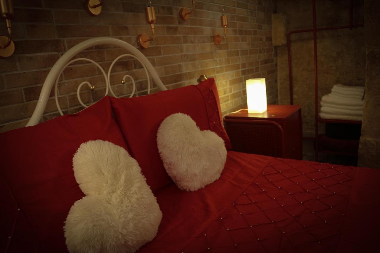 Malta'S Naughtiest Cabaret Apartment Il-Furjana Ngoại thất bức ảnh