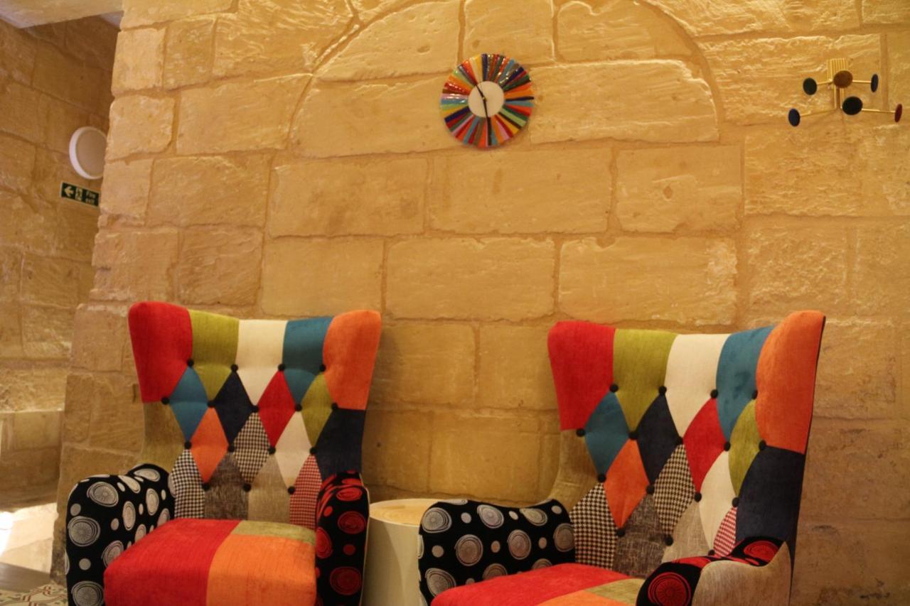 Malta'S Naughtiest Cabaret Apartment Il-Furjana Ngoại thất bức ảnh