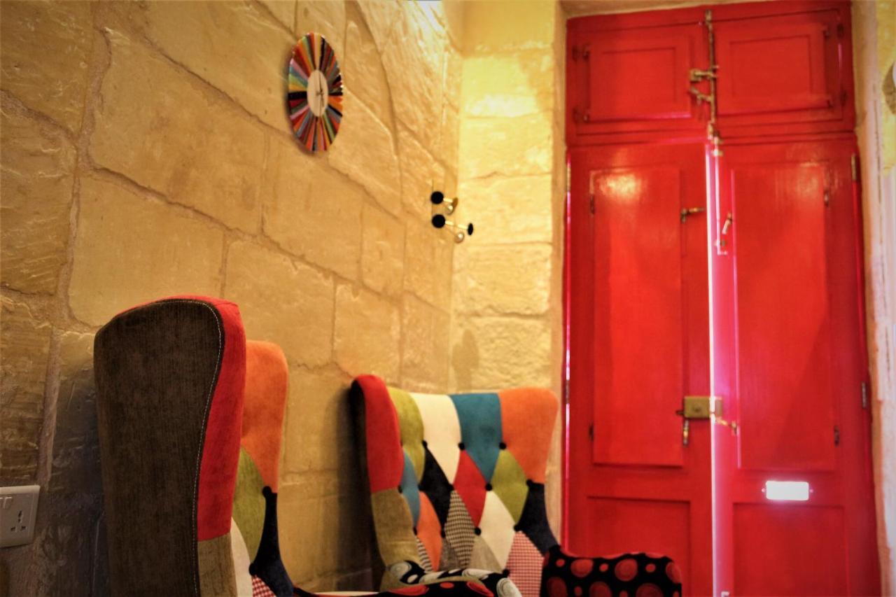 Malta'S Naughtiest Cabaret Apartment Il-Furjana Ngoại thất bức ảnh