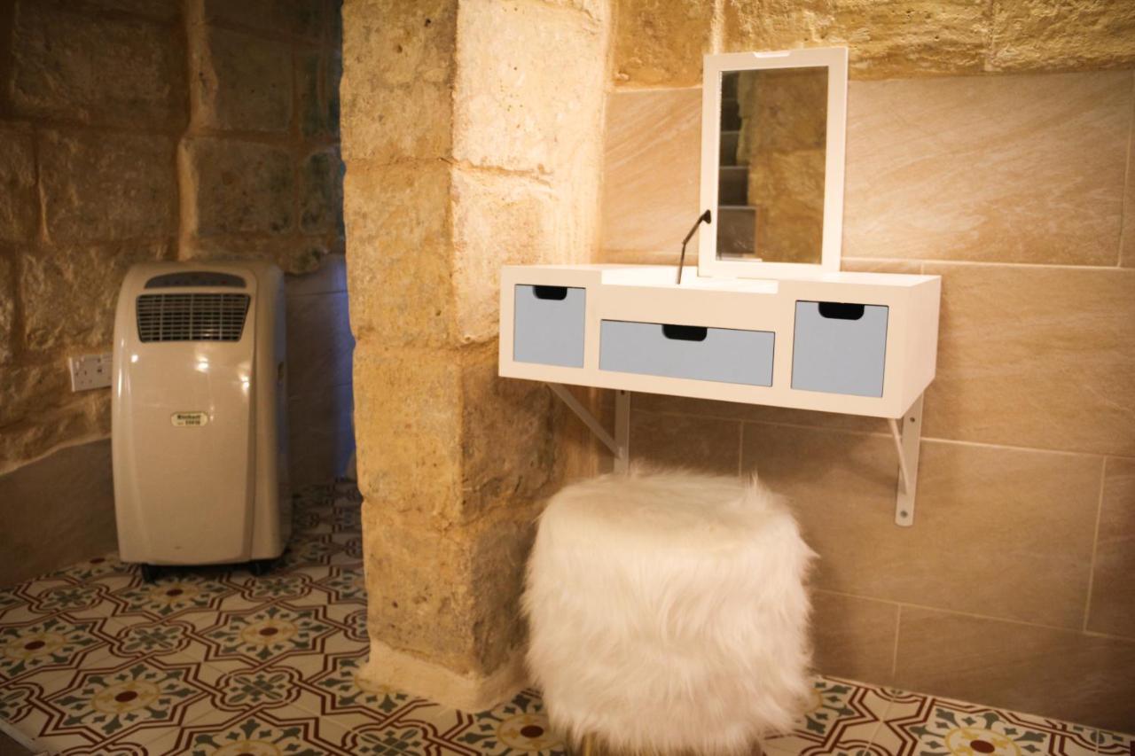 Malta'S Naughtiest Cabaret Apartment Il-Furjana Ngoại thất bức ảnh