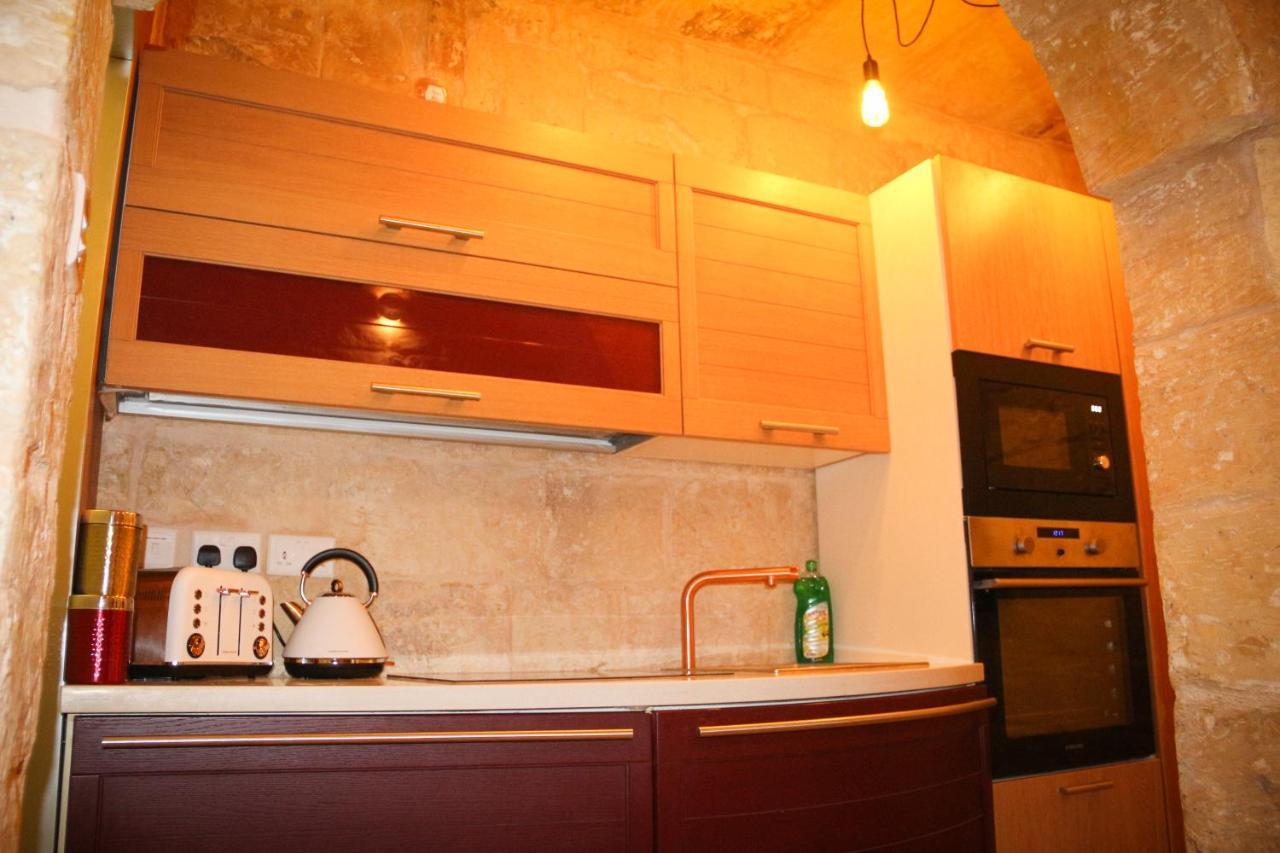 Malta'S Naughtiest Cabaret Apartment Il-Furjana Ngoại thất bức ảnh