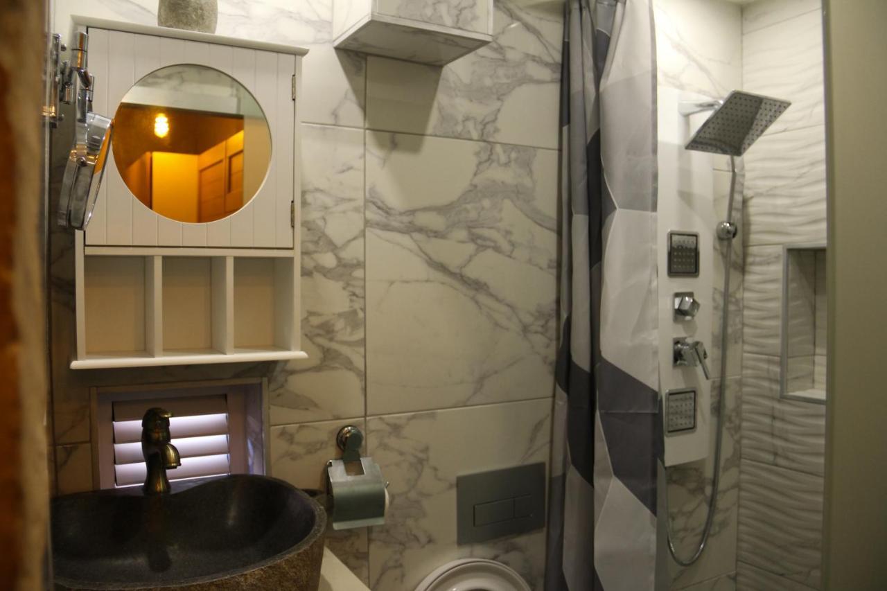 Malta'S Naughtiest Cabaret Apartment Il-Furjana Ngoại thất bức ảnh
