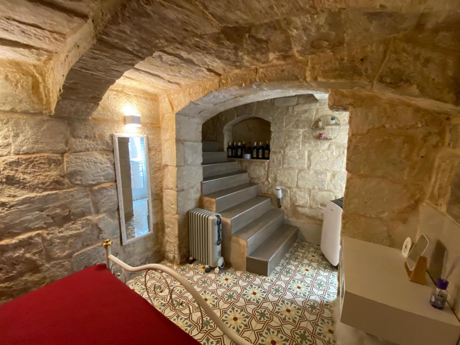 Malta'S Naughtiest Cabaret Apartment Il-Furjana Ngoại thất bức ảnh