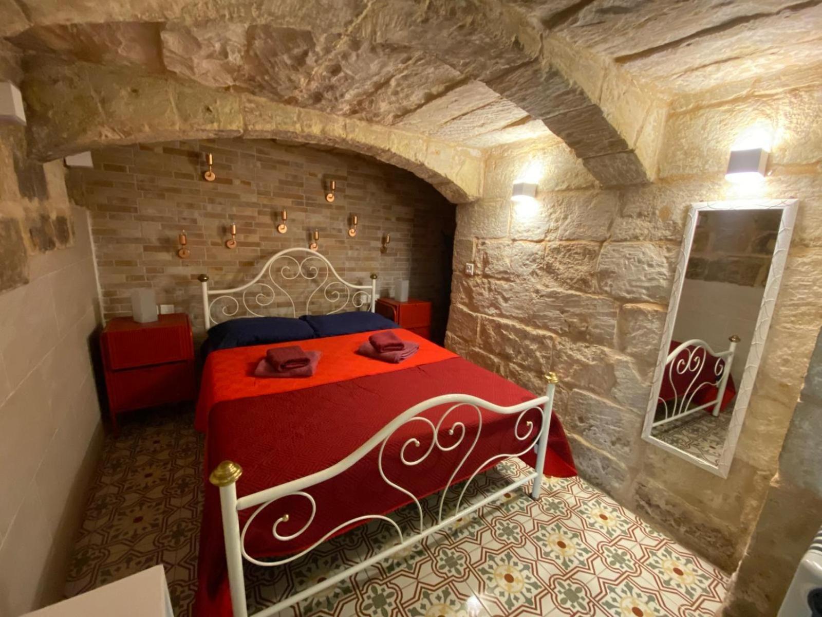 Malta'S Naughtiest Cabaret Apartment Il-Furjana Ngoại thất bức ảnh
