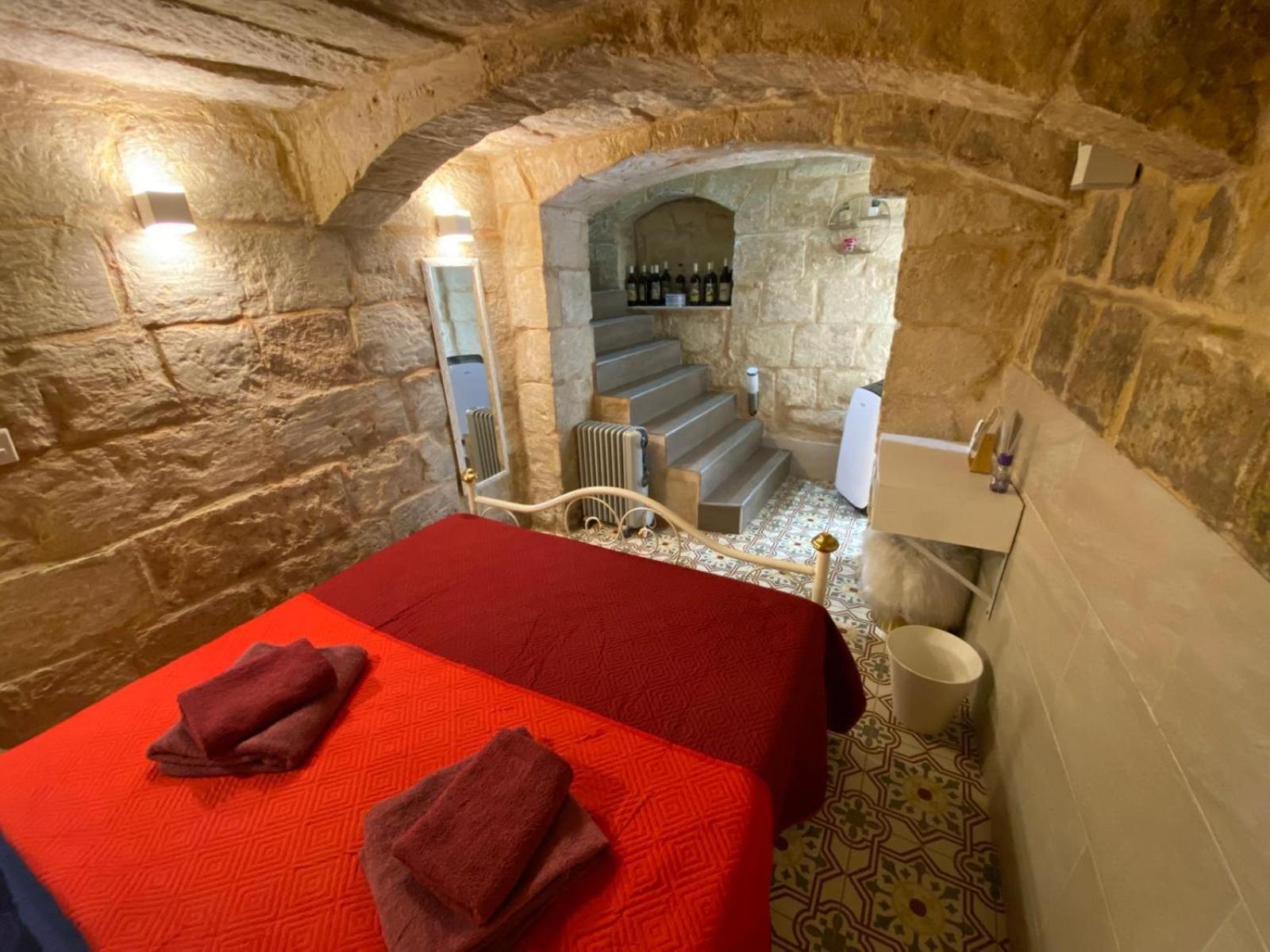 Malta'S Naughtiest Cabaret Apartment Il-Furjana Ngoại thất bức ảnh